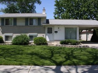2071 Koper Dr, Sterling Heights, MI 48310
