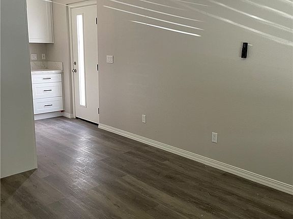2nd image of 39559 Oak Cliff Dr