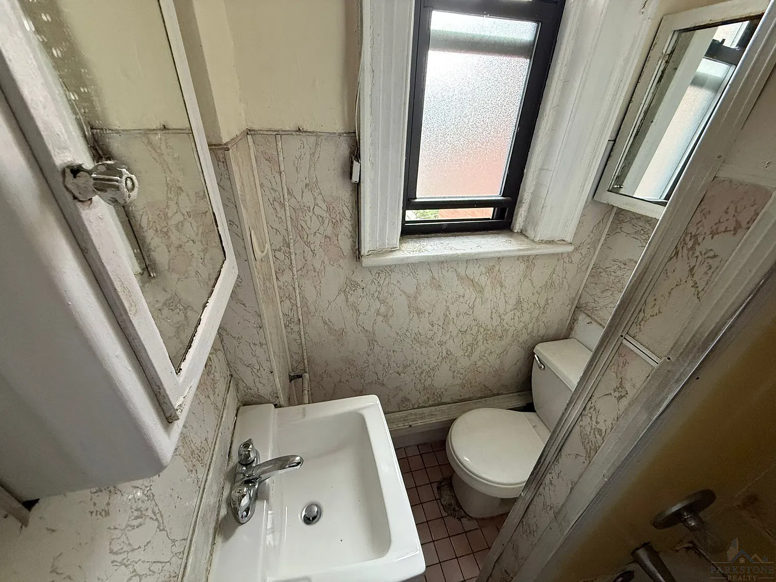 3 bed, 900 sqft, $2,600 — Photo 1