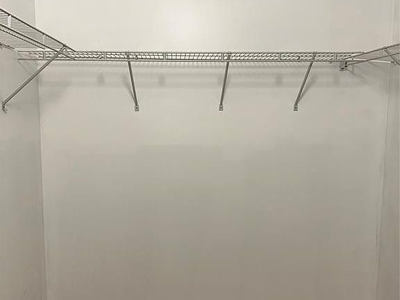 4th image of 529 E Sheridan Street #1081