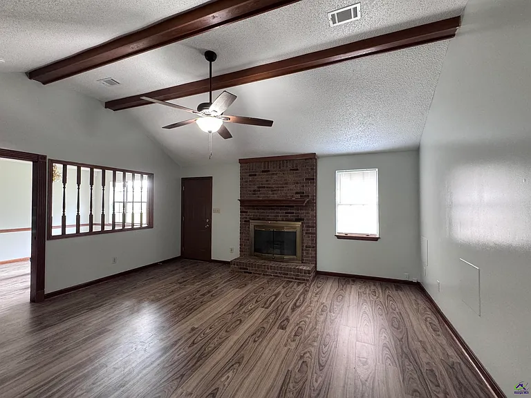 111 Rainbow Ave — Photo 3