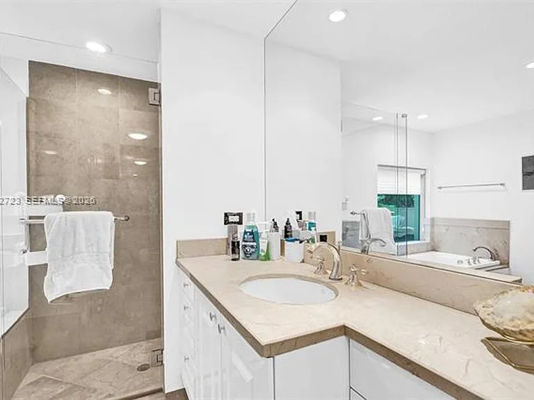 3400 SW 27th Ave #206 — Photo 9