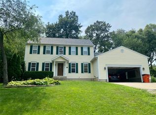 107 Woodland Hills Ct, Vandalia, IL 62471