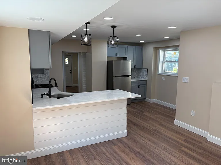 2344 Hamilton Ave — Photo 6