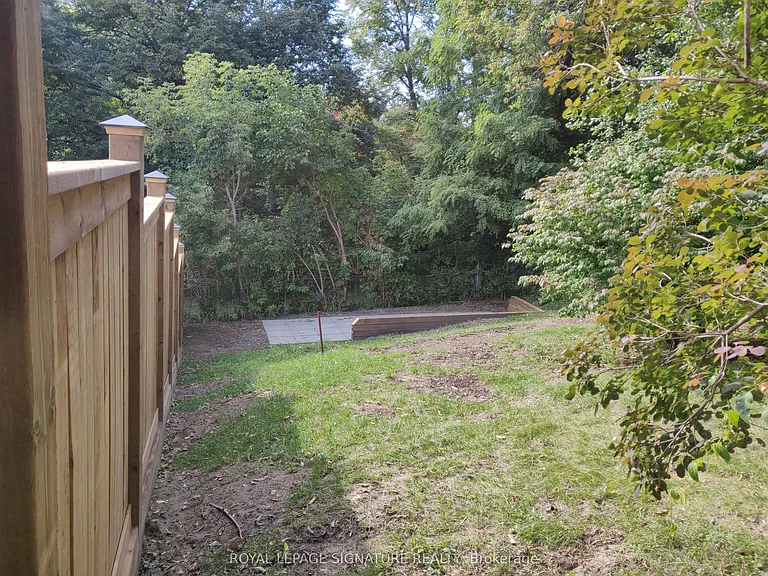 594 Birchmount Rd #LOWER — Photo 17