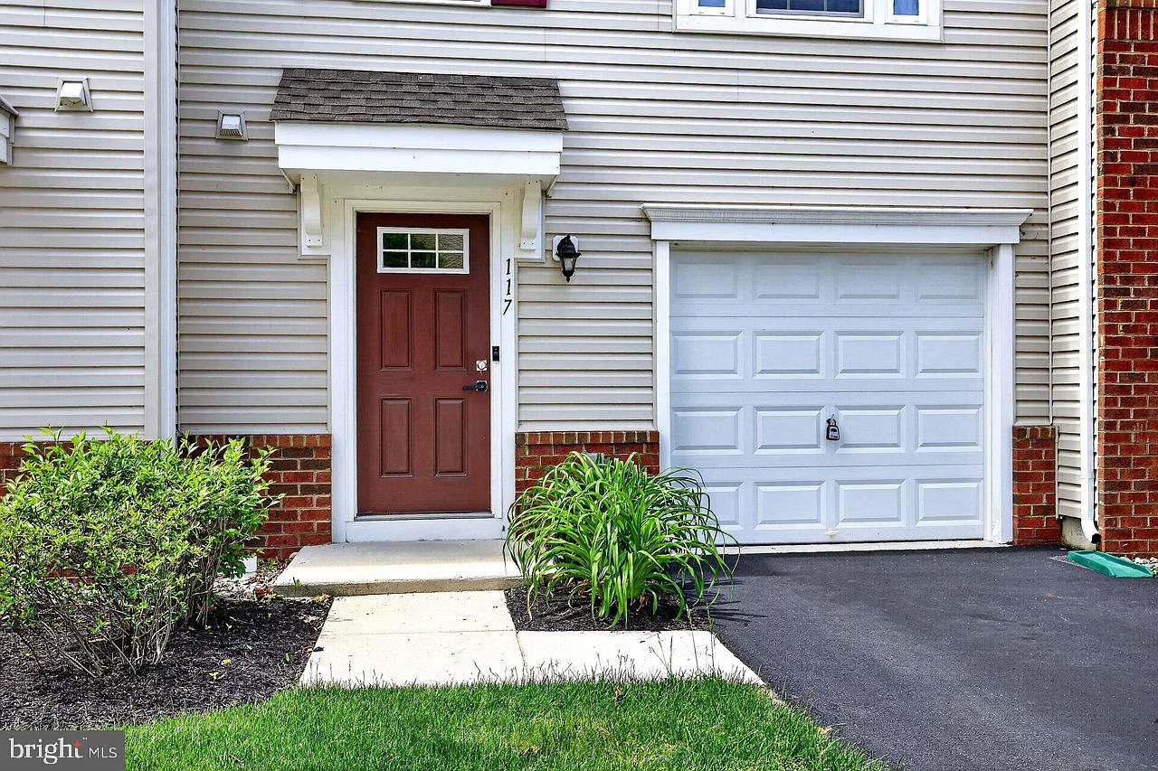 3 bed, 2.5 bath, 2290 sqft, $3,100 — Photo 2