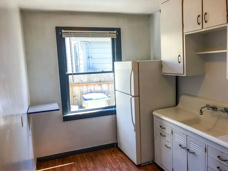 576 Main St — Photo 8