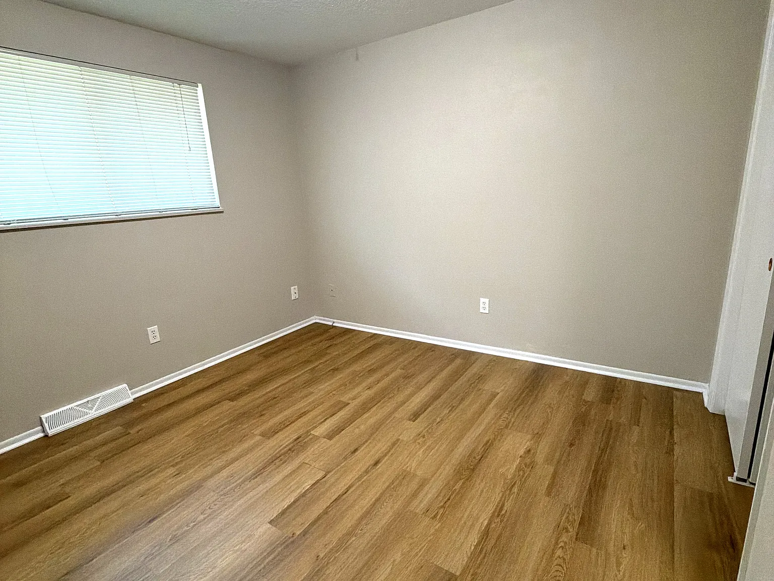 3 bed, 923 sqft, $1,800 — Photo 4
