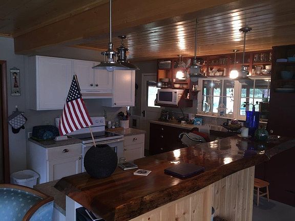 3rd image of 596 Grizzly Dr