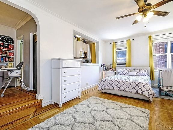 5th image of 601 Pelham Pkwy #417