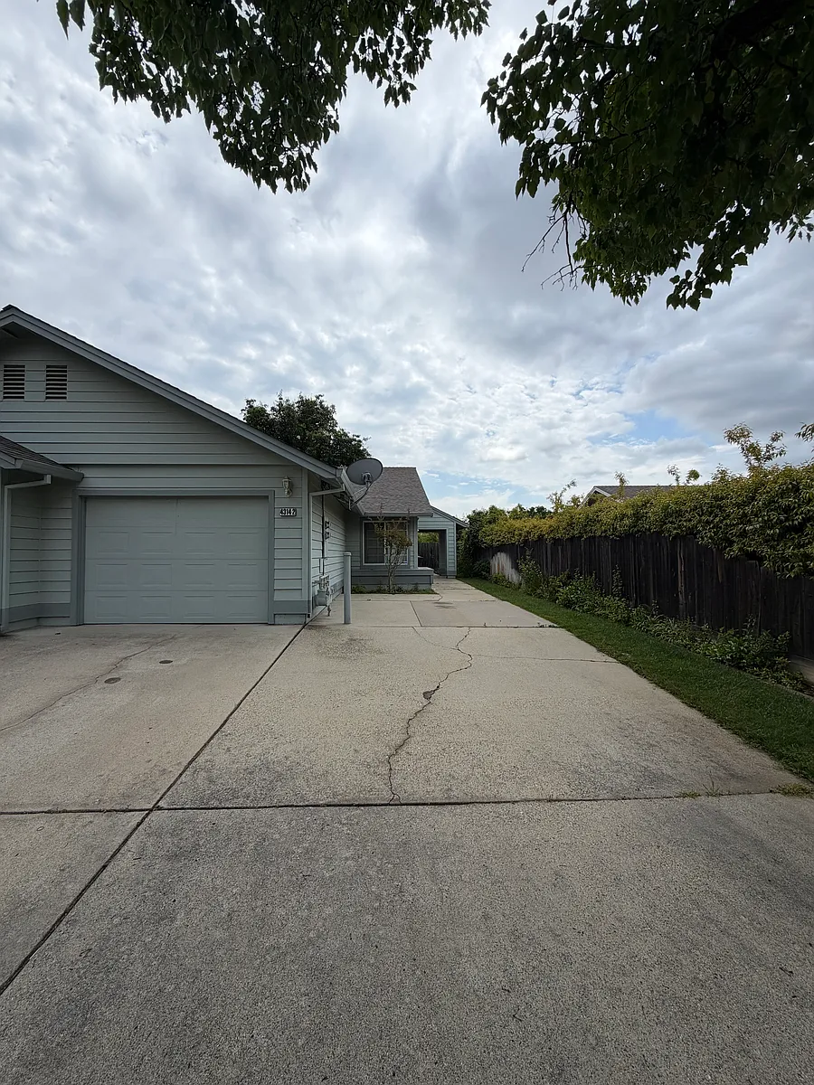 Building Photo - 4314 Lynbrook Loop #2