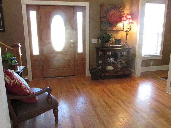4th image of 301 Woodland Hills Dr