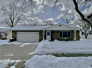 24339 S Oxford Oval, North Olmsted, OH 44070