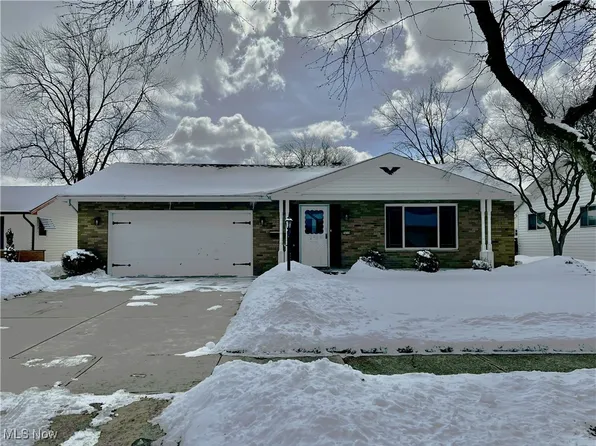 24339 S Oxford Oval, North Olmsted, OH 44070