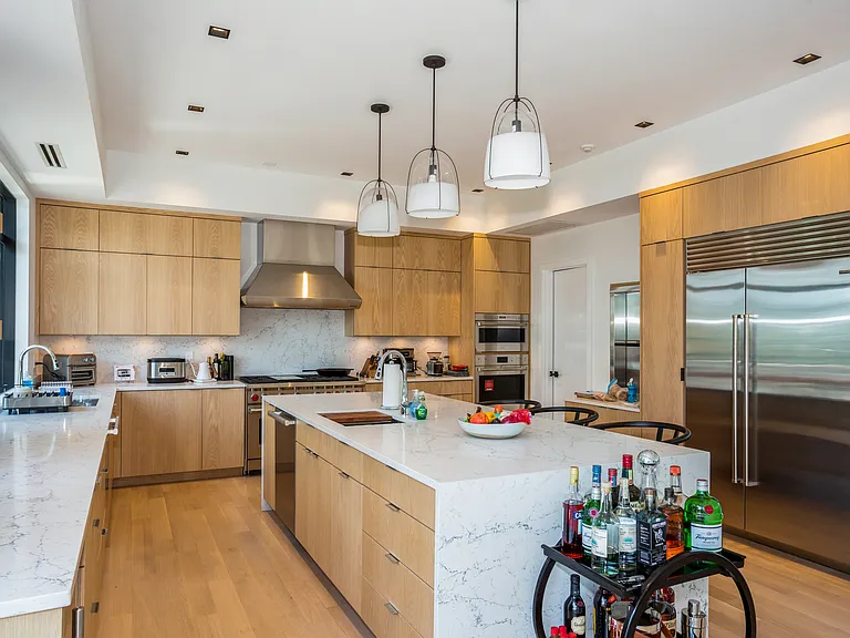 63 Houston Dr — Photo 8