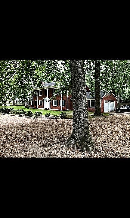 2nd image of 1111 Sycamore Rd