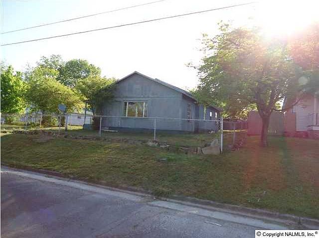 2nd image of 142 Saratoga St