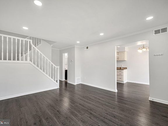 3rd image of 107 Lexington Ct