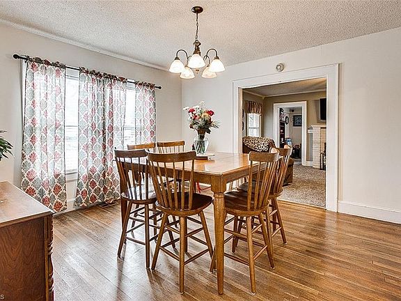 5th image of 327 Ross St