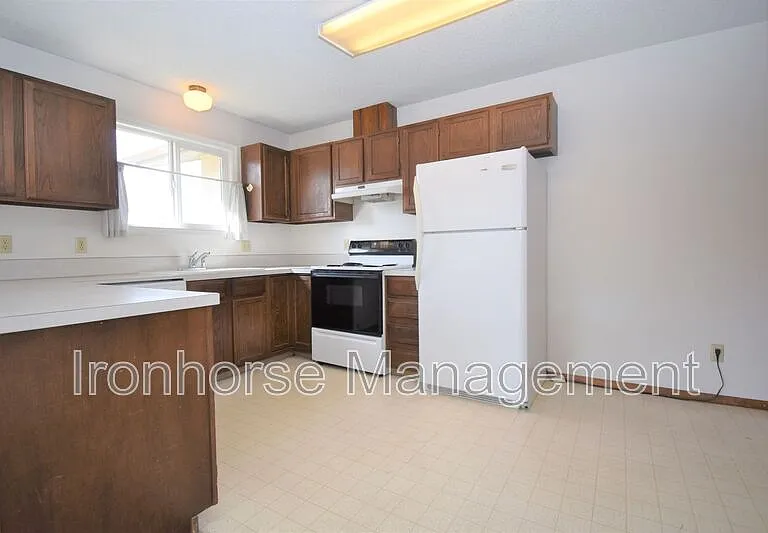 1901 S Black Ave #C — Photo 7