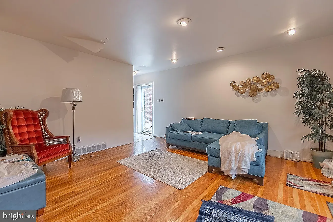 3 bed, 2.5 bath, 1554 sqft, $2,300 — Photo 1