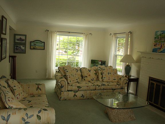 2nd image of 821 Garden Dr