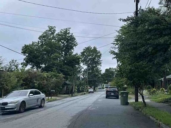 Exterior Neighborhood (street photo)