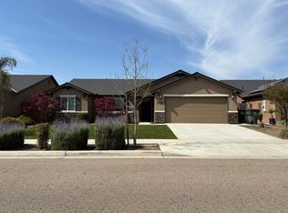 1745 N Virmargo St, Visalia, CA 93292