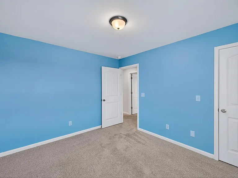 255 Mansell — Photo 21