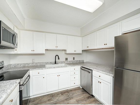 3rd image of 631 Bear Dr Unit 631