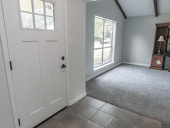 4th image of 410 Southgate Dr