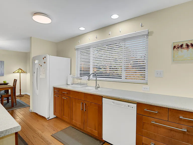 1009 Pioneer Ln — Photo 3