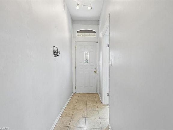 5th image of 79 Murray St E