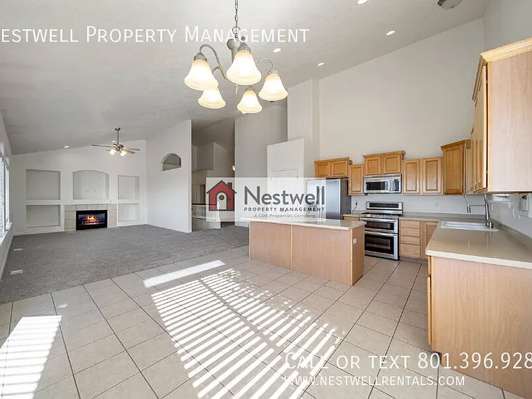 481 E Lana Ct — Photo 7
