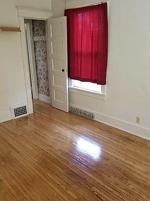 5 bed, 1415 sqft, $2,250 — Photo 3