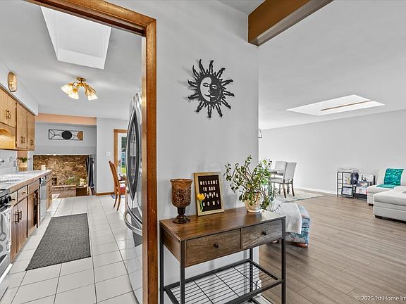 3rd image of 8841 Briarwood Ln