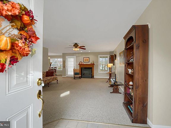 3rd image of 100 Forest Glen Cir