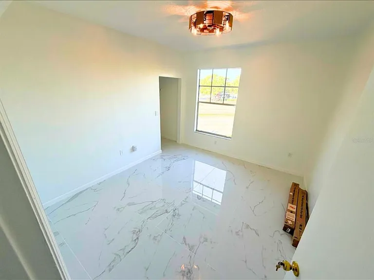 5560 Metrowest Blvd — Photo 9