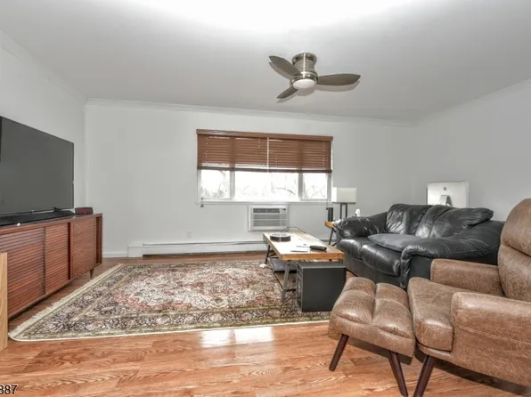 747 Riverside Ave, Lyndhurst Twp., NJ 07071