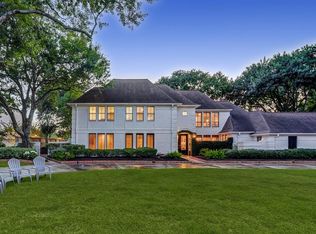 915 Creek Wood Way, Houston, TX 77024