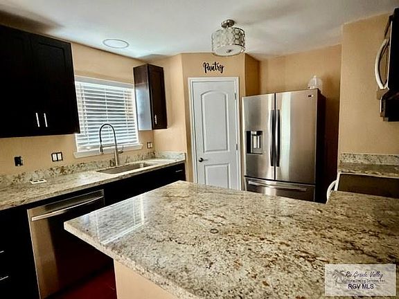 3rd image of 3048 S Buckingham Ct