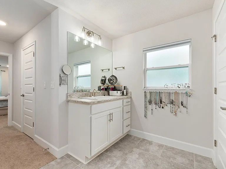 8324 Amalfi Cir — Photo 34