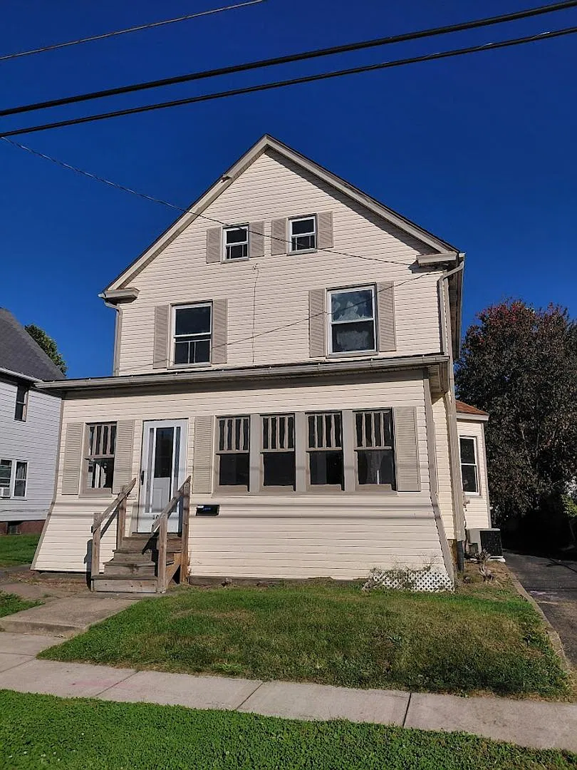 1020 Greenfield Ave SW — Photo 1