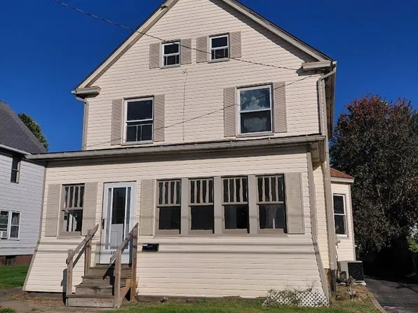 Two bedroom one bathroom first level apartment for rent, 1020 Greenfield Ave SW, Canton, OH 44706