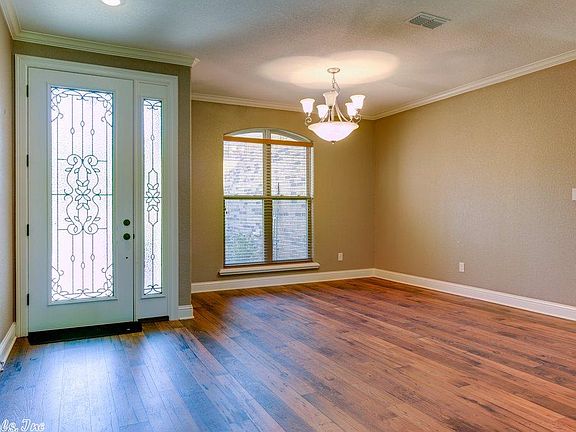 3rd image of 255 Shirley Ln