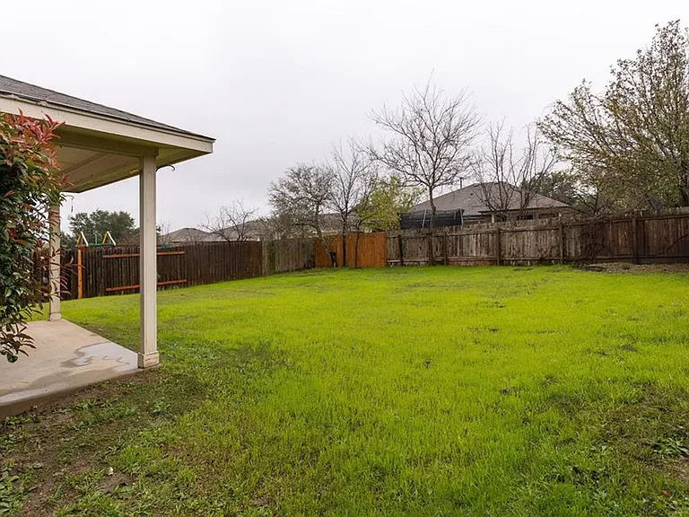 1701 Golden Sunrise Ln — Photo 24