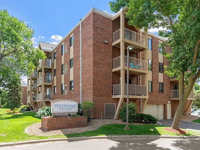 Westwind Apartments — Photo 37