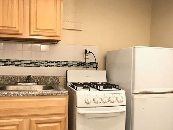 3rd image of 148 Hancock St APT 4B