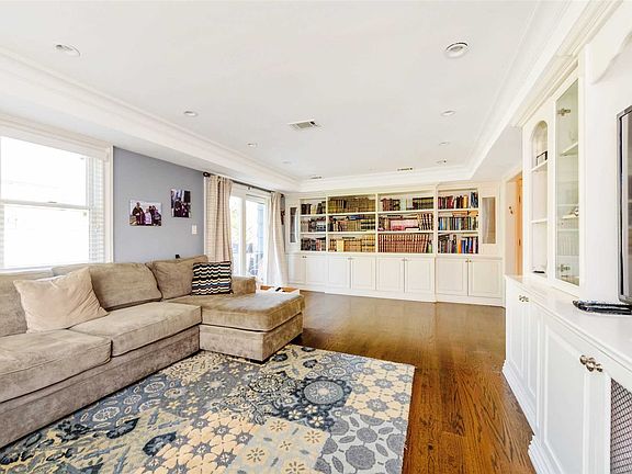 4th image of 602 Church Ave