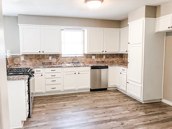 4th image of 1343 Parkdale Dr